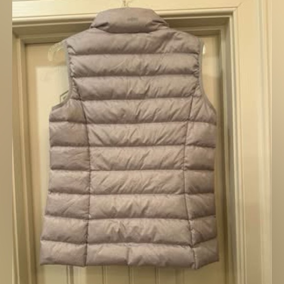 Like New Current Season Eddie Bauer CirrusLite Down Vest Womens Size Medium - Picture 4 of 7